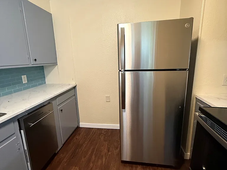 205 N Florene St #B — Photo 5