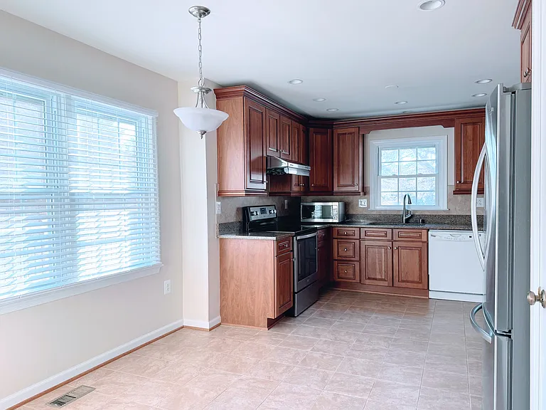 9414 Vernon Dr — Photo 11
