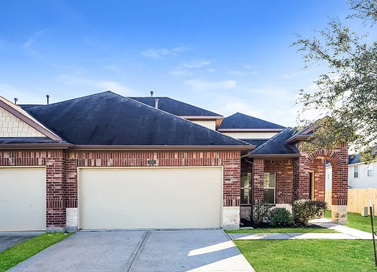12214 Gemma Ln — Photo 1
