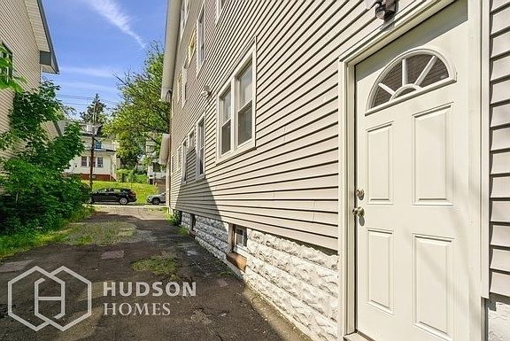 3rd image of 242 Lincoln Pl Floor 2