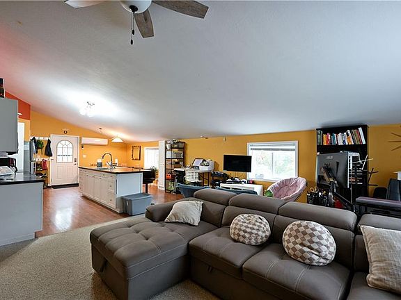 3rd image of 6098 South State Highway 35