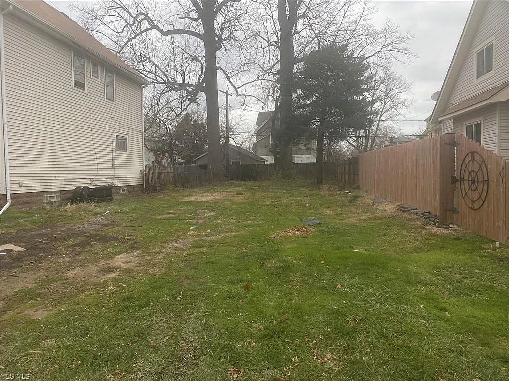 10839 Tacoma Ave photo 1
