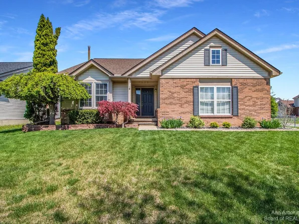 7899 Thornhill Dr, Ypsilanti, MI 48197