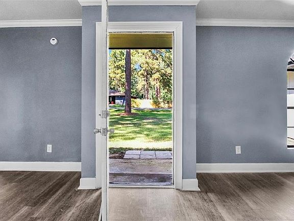 4th image of 230 Oakwood Ln