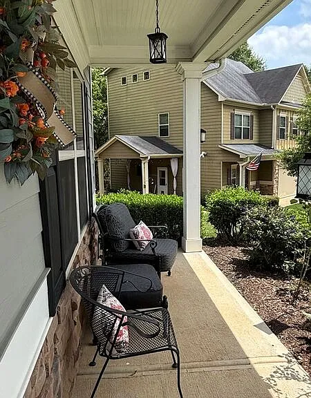 303 Cherokee Reserve Ct — Photo 4