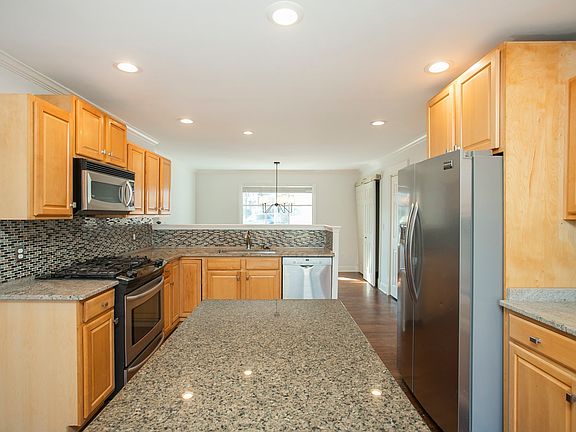 5th image of 711 Countrywood Dr