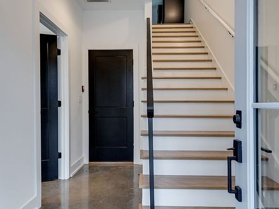 5th image of 862 W Sharpe Ave #4