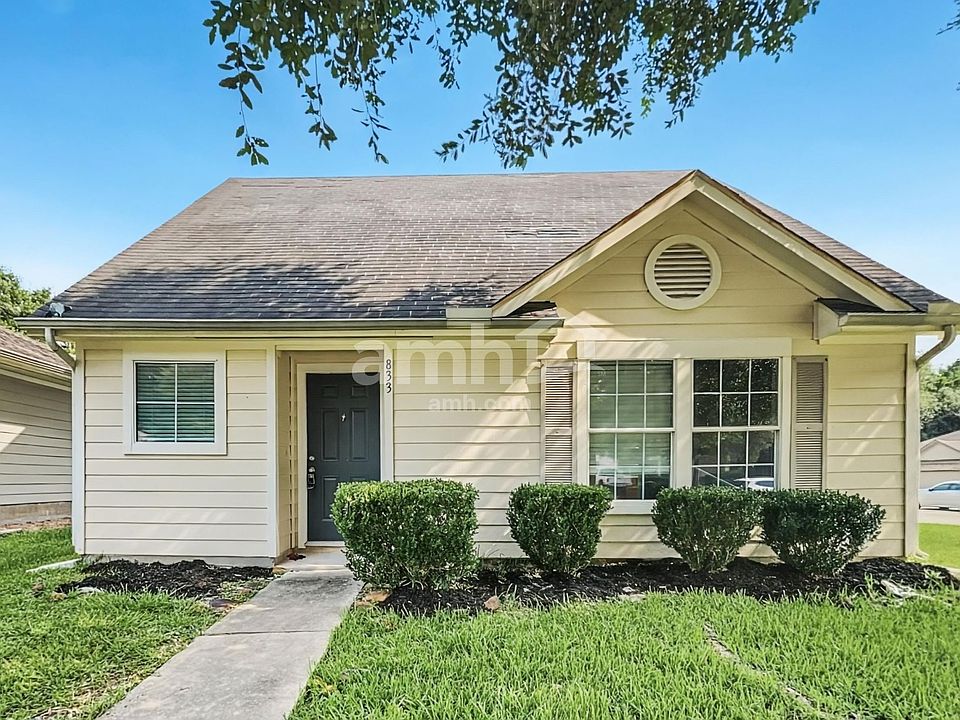 1st image of 833 Lightningbug Ln
