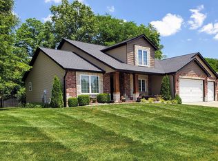 2136 Hidden Crk, Saint Jacob, IL 62281