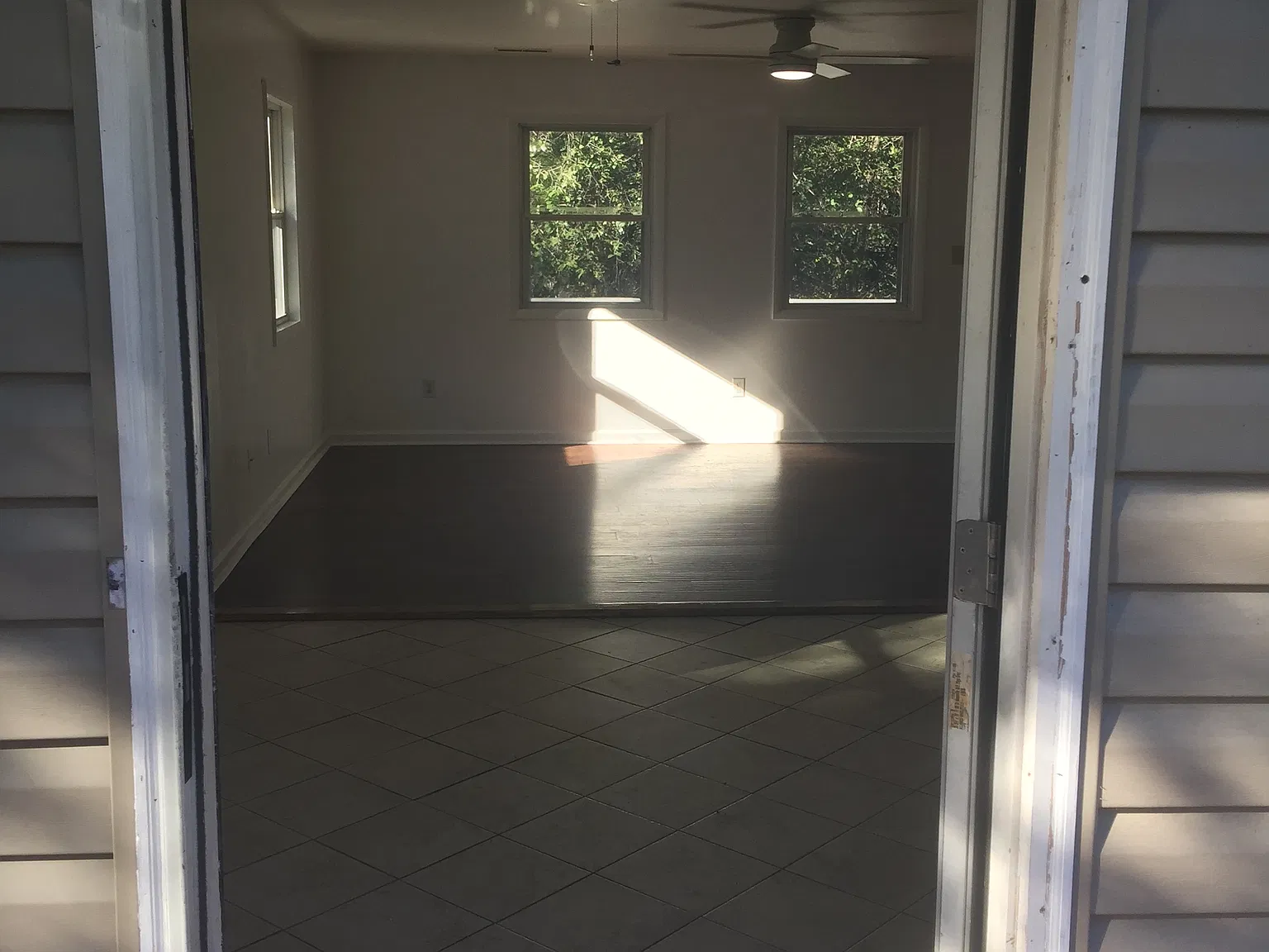 3 bed, 1200 sqft, $1,375 — Photo 3