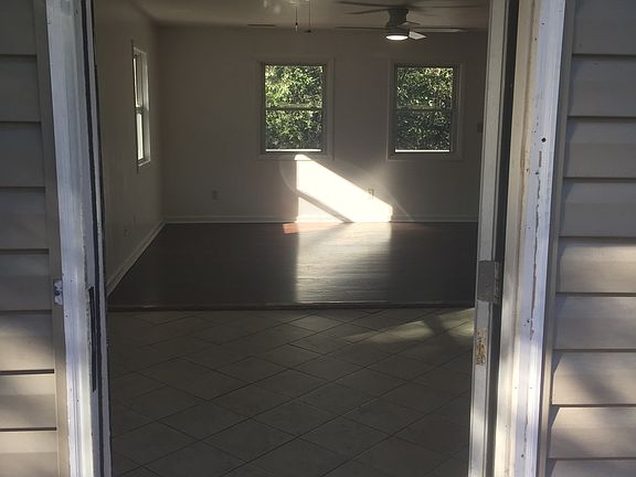 3rd image of 136 Old Goose Creek Rd #101