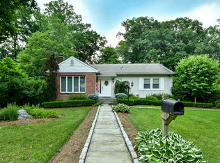 229 Sarles Ln, Pleasantville, NY 10570