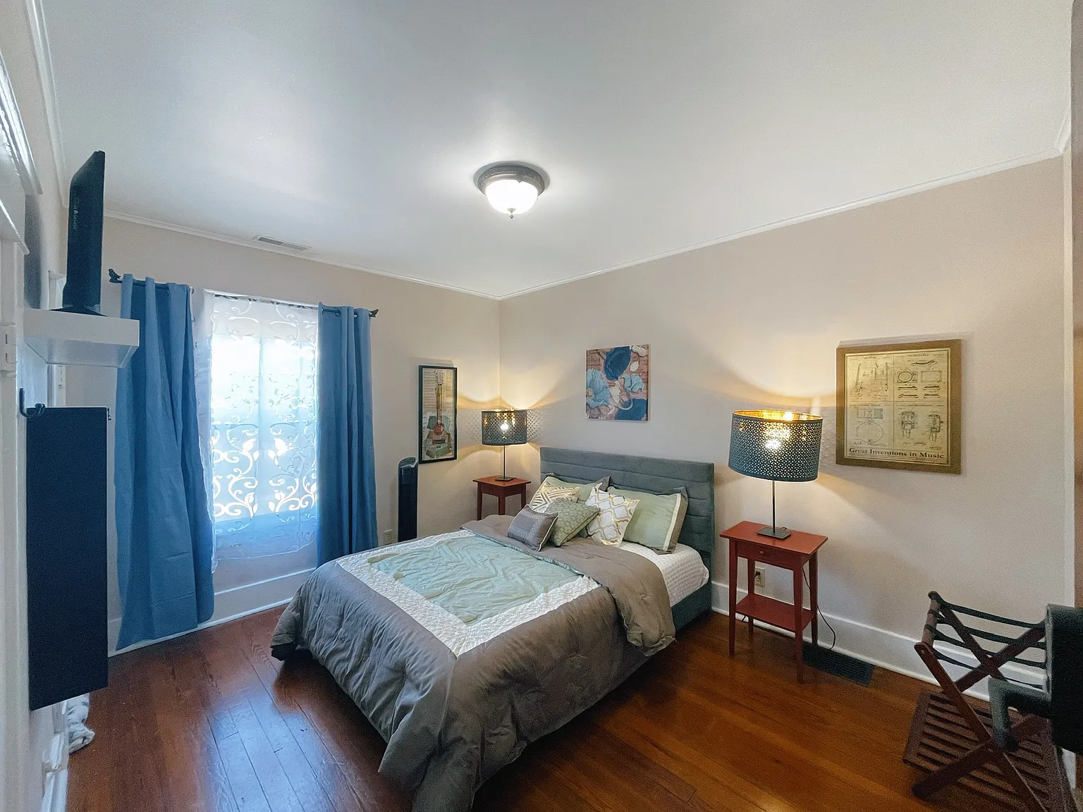 319 E Walnut St — Photo 3