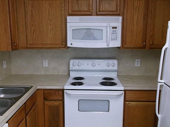 4th image of 7118 Cloaksdale Ln