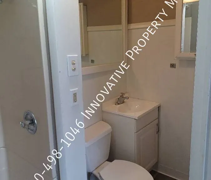 1115 Knapp Ave #2 — Photo 11