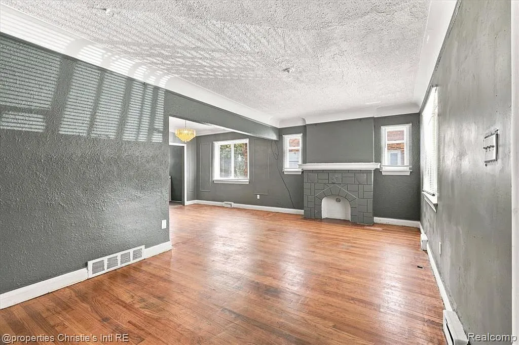3 bed, 2.0 bath, 1366 sqft, $1,400 — Photo 3