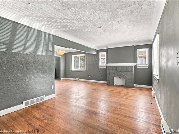 3rd image of 10024 Mark Twain St