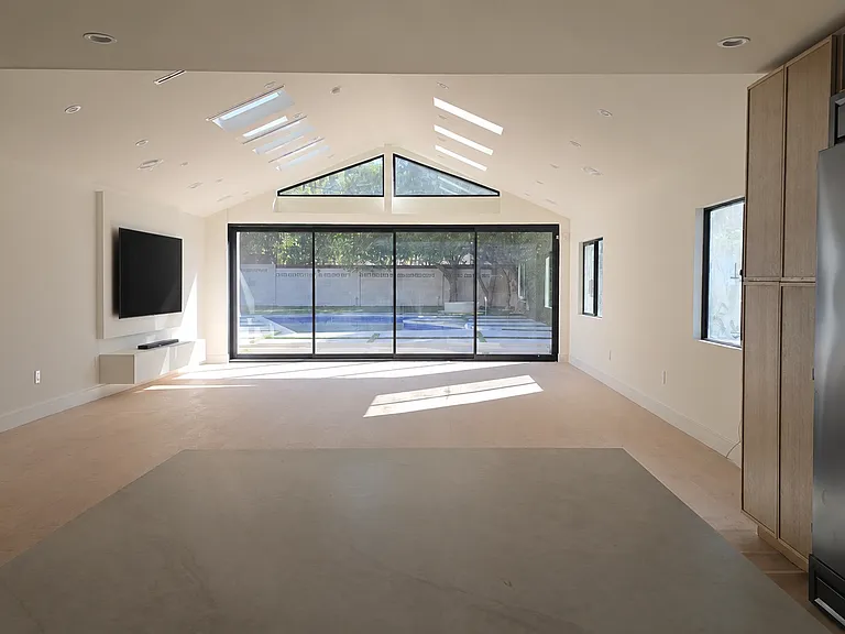 4501 Canoga Dr — Photo 12