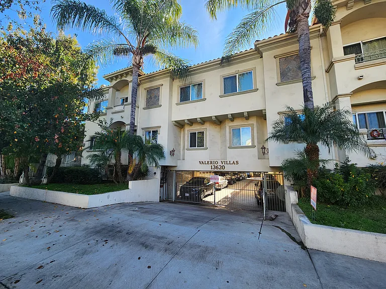 13620 Valerio St #10 — Photo 55