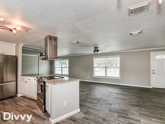 3rd image of 2639 Pinewood Blvd E