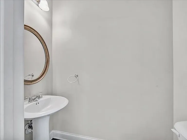 139 Stoney Creek Dr — Photo 10