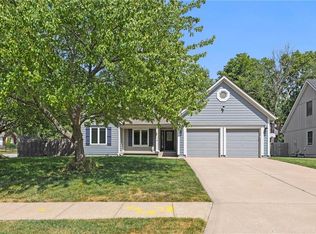 520 NE Victoria Dr, Lees Summit, MO 64086