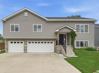 6121 S 97th St, Lincoln, NE 68526