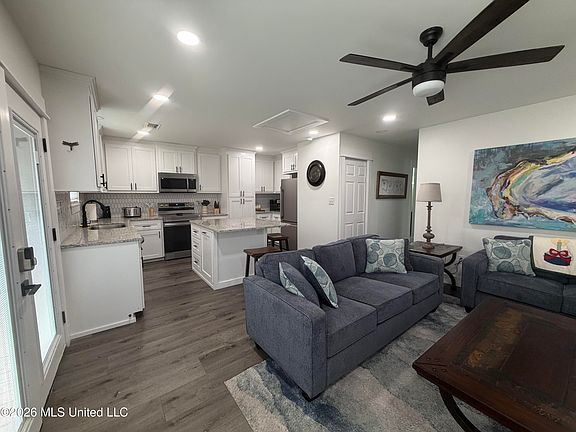 4th image of 4060 Cardinal St