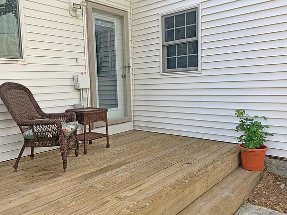 2nd image of 763 Bedford St #3