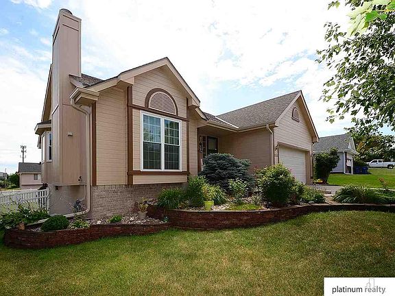 2nd image of 703 Diamond Ln