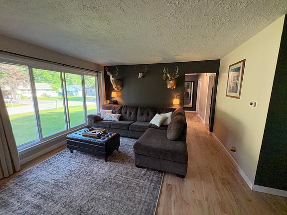 5th image of 3456 Acacia Blvd