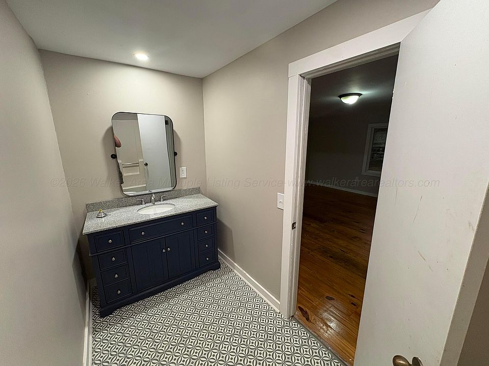 2nd image of 1074 Anderson Rd