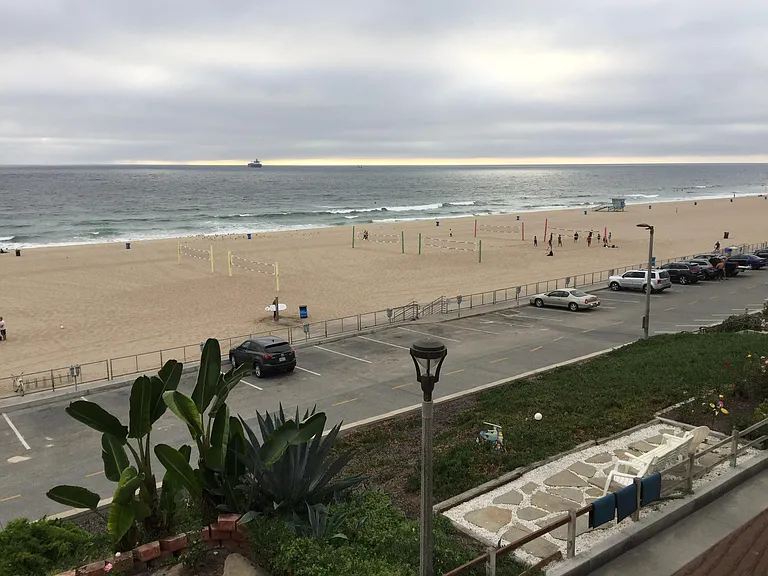 3712 The Strand — Photo 3