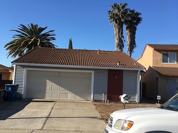 3rd image of 2421 Pecan St