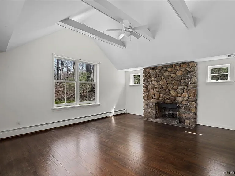 165 Old Post Rd — Photo 3
