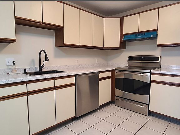 3rd image of 1129 N Shore Rd APT 2D