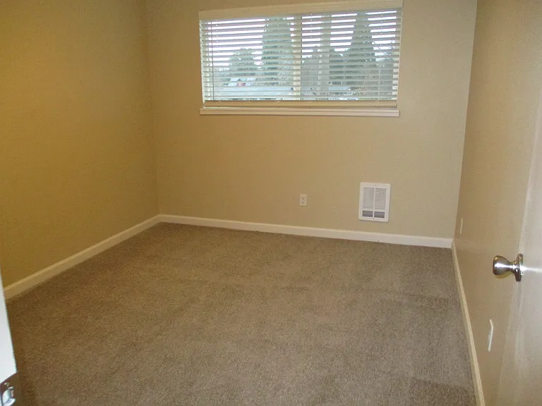 Beaver Creek Apartments — Photo 32