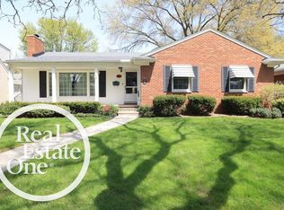 21111 Lennon St, Harper Woods, MI 48225