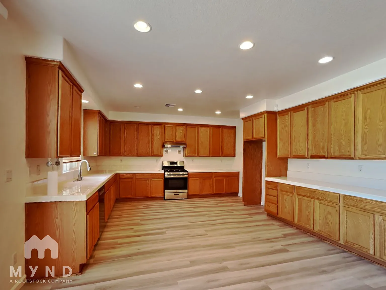 4 bed, 3.0 bath, 3871 sqft, $3,585 — Photo 2