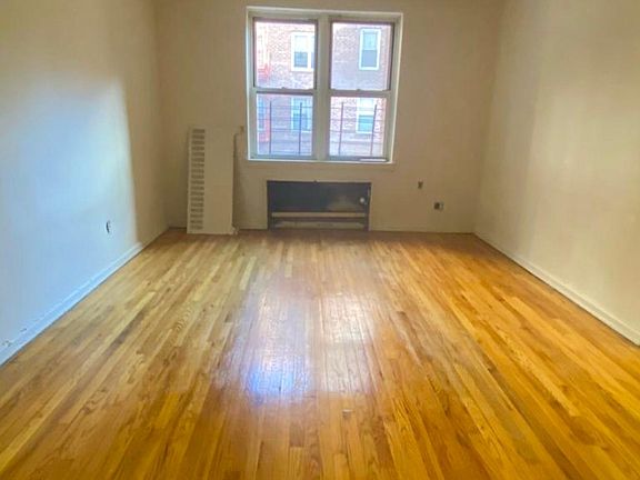 4th image of 14306 Barclay Ave #33