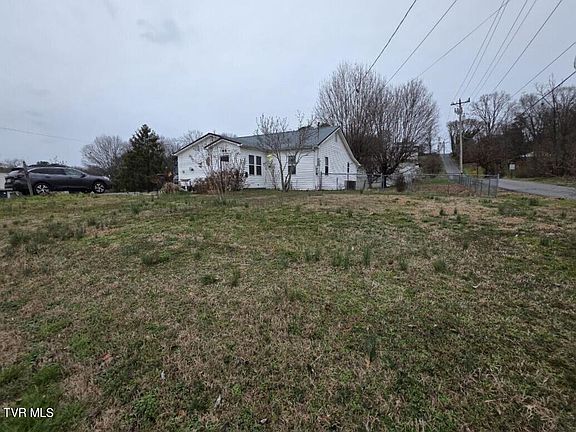 2nd image of 421 Juniper St