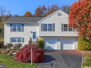 68 Patterson Dr, Robesonia, PA 19551