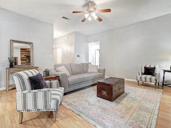 4th image of 605 Copper Ct