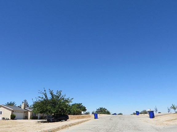 5th image of 16393 Teton St