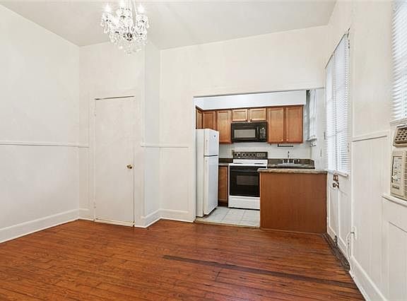 4th image of 925 Royal St #102