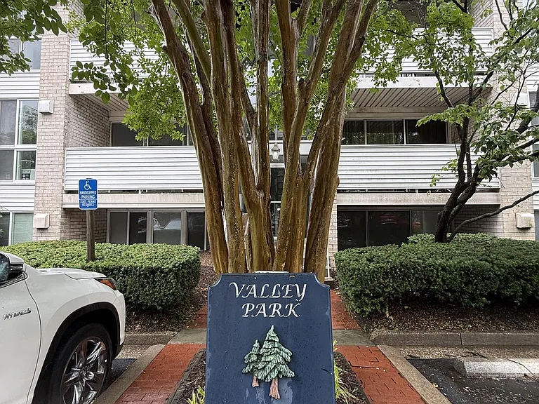 5608 Bloomfield Dr #201 — Photo 13