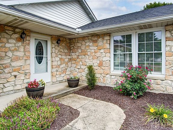 3rd image of 1505 Brookfield Ln