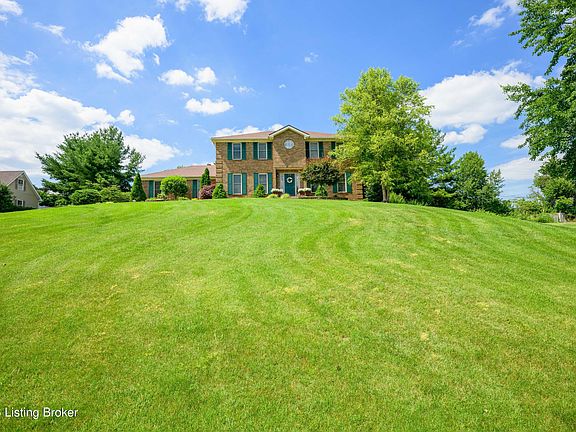3rd image of 368 Woodsbend Dr