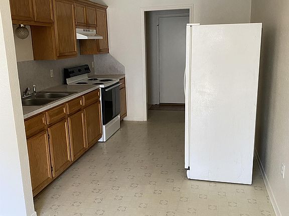 3rd image of 800 Industrial Ave #A