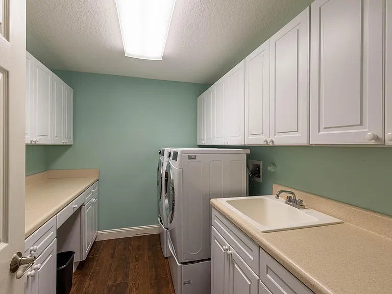 1123 Northumberland Ct — Photo 13